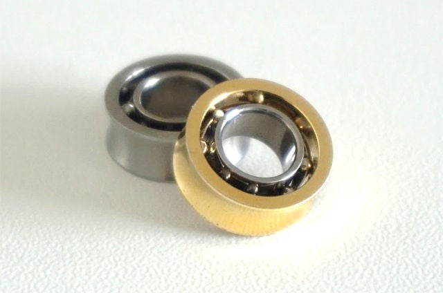 共同開発したヨーヨー用凹型ベアリング