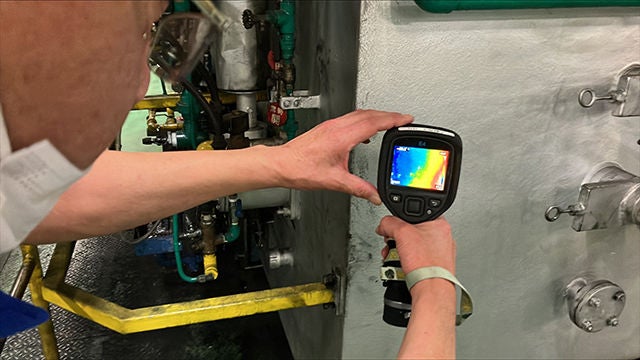 Measuring the surface temperature of a heat treatment furnace (Haruna Plant)