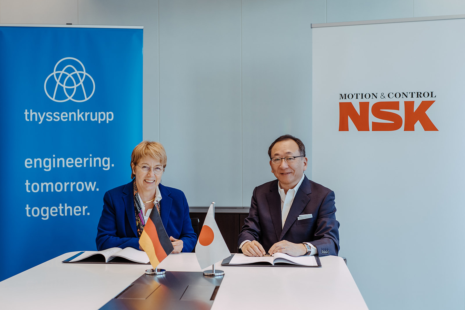 Martina Merz, CEO of thyssenkrupp AG, with Saimon Nogami, Executive Senior Vice President of NSK Ltd 